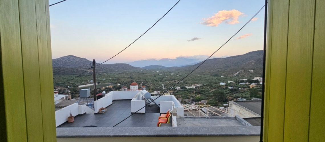 ΠΩΛΕΙΤΑΙ ΝΕΑ ΑΝΑΚΑΙΝΙΣΜΕΝΟ ΤΡΙΟΡΟΦΟ ΑΚΙΝΗΤΟ ΜΕ ΤΡΙΑ ΑΝΕΞΑΡΤΗΤΑ ΣΤΟΥΝΤΙΟ, ΣΤΗΝ ΚΡΙΤΣΑ ΑΓΙΟΣ ΝΙΚΟΛΑΟΣ ΚΡΗΤΗΣ NEWLY RENOVATED 3-STORY PROPERTY WITH THREE INDEPENDENT STUDIOS, FOR SALE, IN SAINT NIKOLAOS εικόνα ακινήτου
