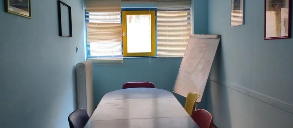 Αίθουσα για ενοικίαση Νεάπολη (Νέα Ιωνία) κατάλληλη για κέντρο διδασκαλίας Room for rent Neapoli (Nea Ionia) suitable for teaching center εικόνα ακινήτου