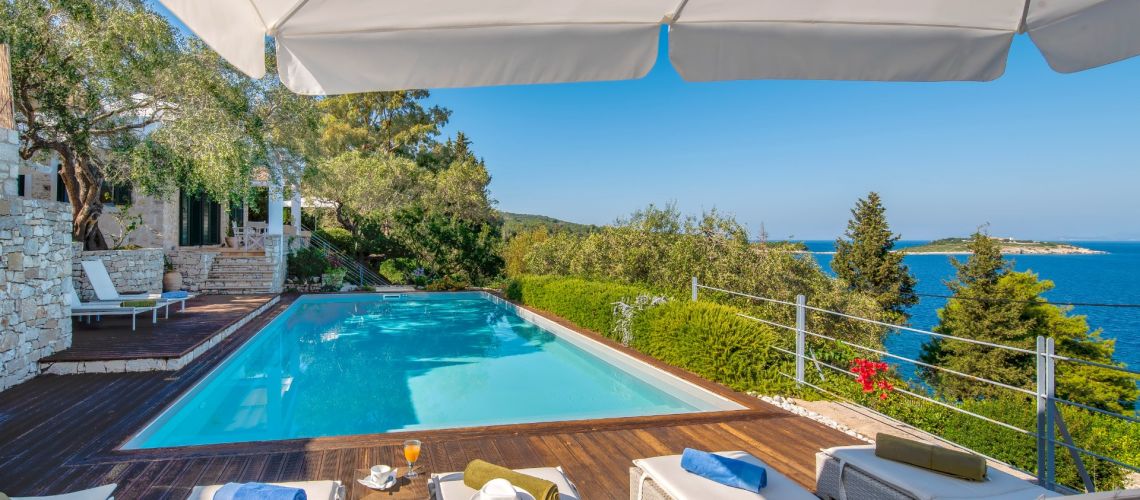 Πωλείται παραθαλάσσια πολυτελή βίλα 200τμ Γάιος Παξοί For sale luxury seaside villa 200sqm Gaios Paxos εικόνα ακινήτου
