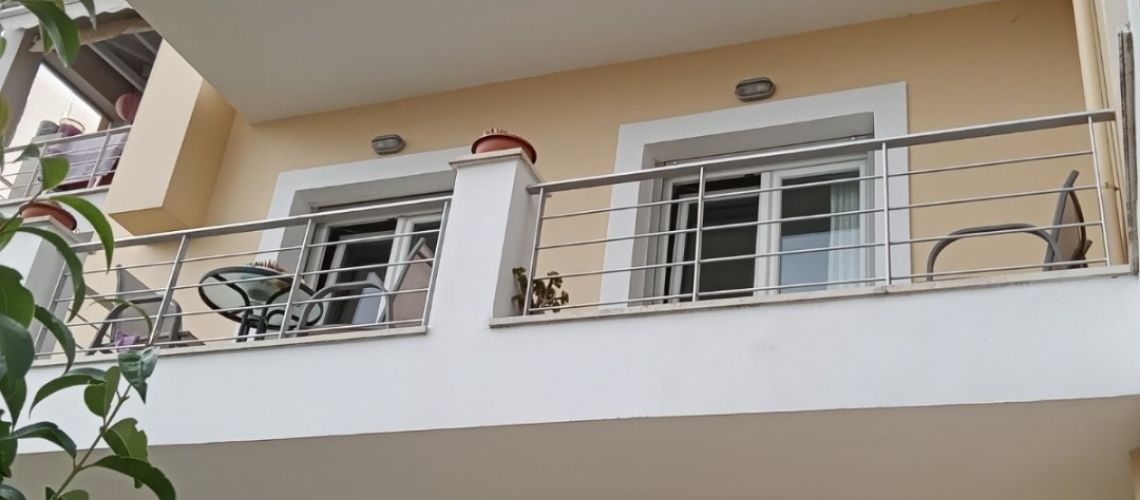 Τριώροφη μεζονέτα με μικρή αυλή & πάρκινγκ, μόλις 2χμ από την πόλη της Κέρκυρας Three-storey maisonette with small yard and parking, just 2km from Corfu town εικόνα ακινήτου