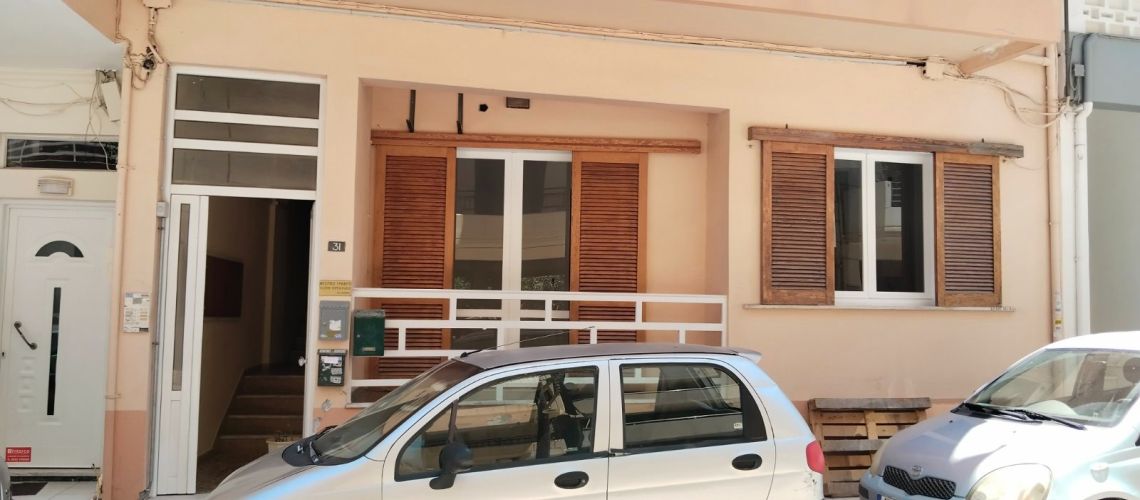 Ενοικιάζεται τεσσάρι ανακαινισμένο διαμέρισμα κέντρο Τρία Πεύκα Ηράκλειο Κρήτης For rent three bedrooms renovated apartment Kapodistriou, Heraklion, Crete εικόνα ακινήτου