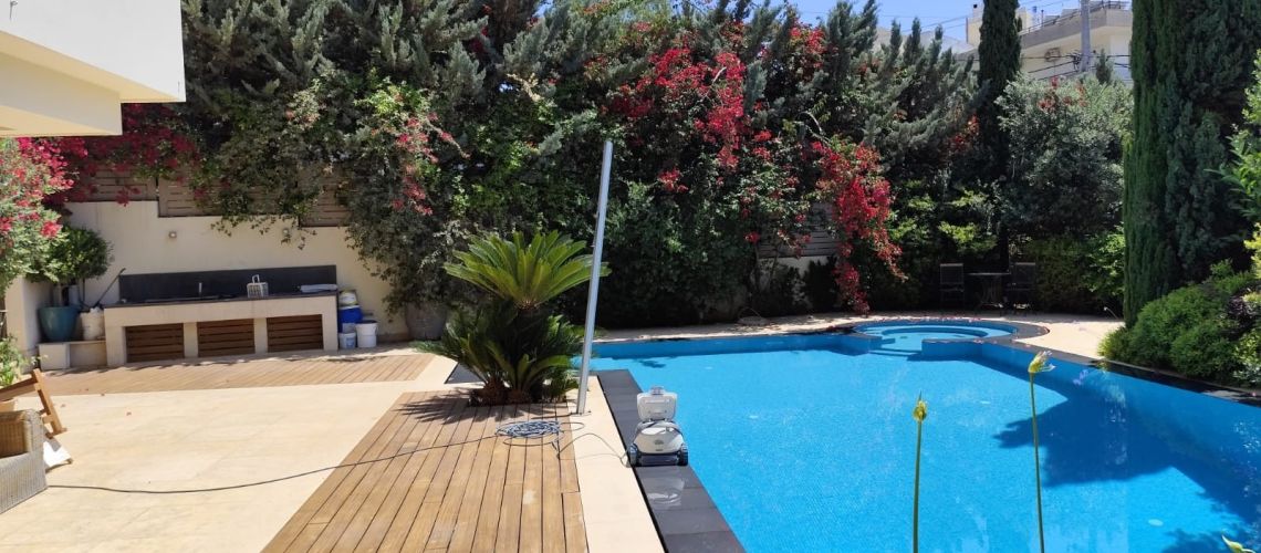 Ενοικιάζεται εξαιρετικό οροφοδιαμέρισμα 152τμ με χρήση πισίνας και κήπου στην Βούλα Αττικής For rent excellent first floor apartment 152sqm with use of swimming pool and garden in Voula, Attica εικόνα ακινήτου