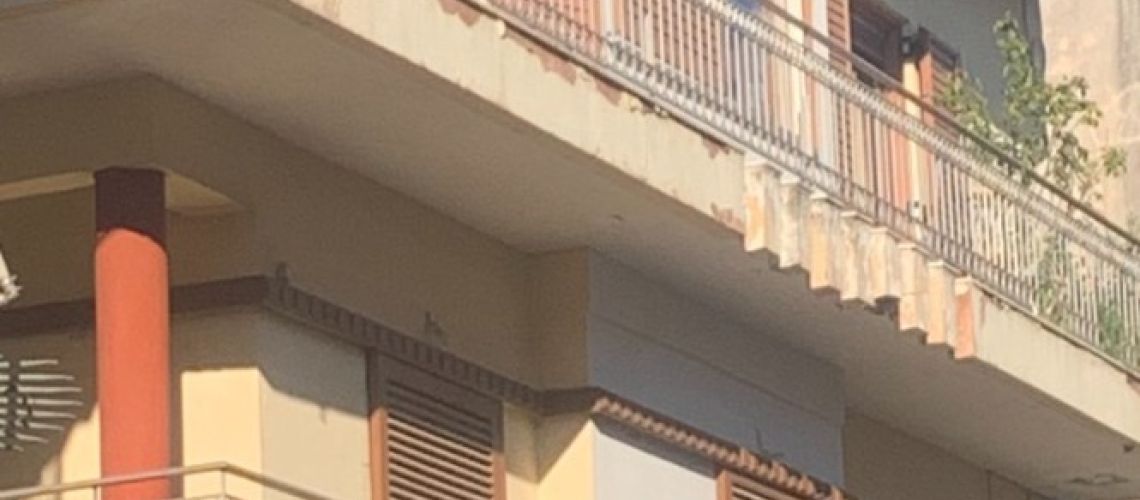 Πωλείται οροφοδιαμέρισμα στο κέντρο της Μεσσήνης Apartment for sale in the center of Messina εικόνα ακινήτου