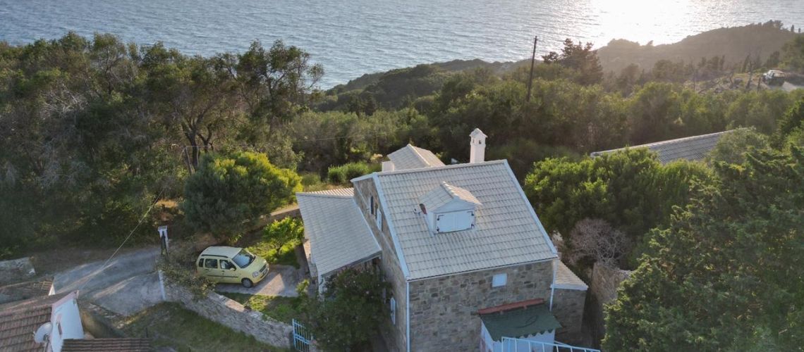 Πωλείται πέτρινη μονοκατοικία με θέα θάλασσα Ερεικούσσα Κέρκυρα For sale stone house with sea view Ereikoussa Corfu εικόνα ακινήτου
