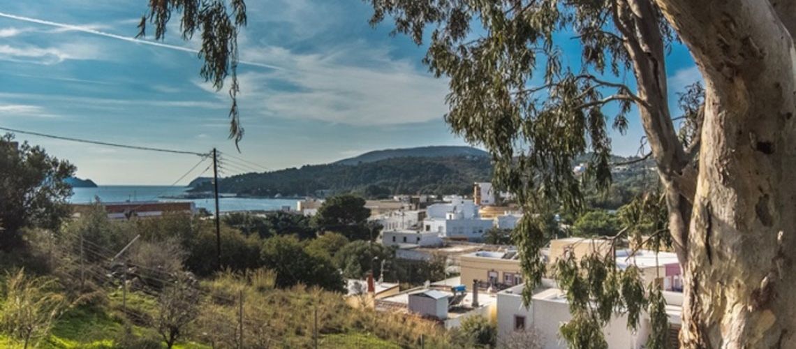 Πωλείται οικόπεδο με θέα στον κόλπο του Λακκίου Λέρος Plot for sale with view of Lakki Bay Leros εικόνα ακινήτου
