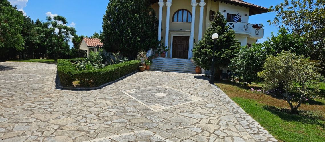 Πωλείται υπέροχη μονοκατοικία με τεράστιο κήπο κέντρο Πρέβεζα Wonderful detached house with huge garden for sale in the center of Preveza εικόνα ακινήτου