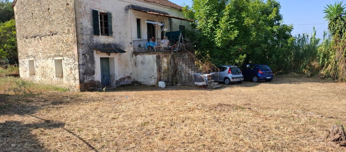 Πωλείται πέτρινη διπλοκατοικία στο χωριό των Αγίων Δούλων Βόρεια Κέρκυρα Stone semi-detached house for sale in the village of Saint Doulon, North Corfu εικόνα ακινήτου