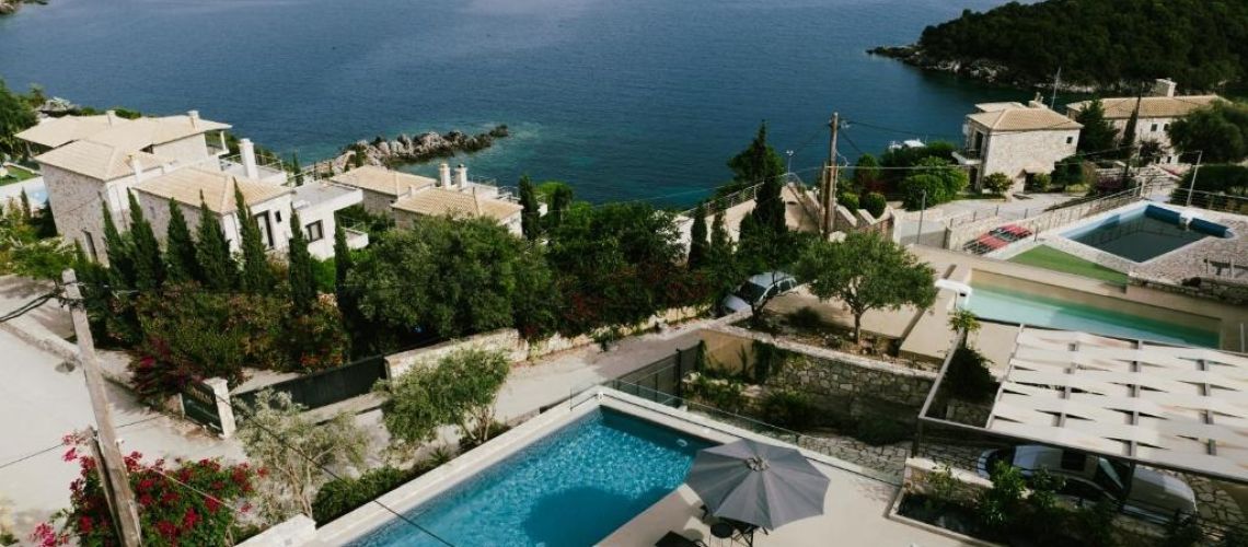 Πωλείται πολυτελή βίλα με πισίνα και μαγευτική θέα θάλασσα Μπέλλα Βράκα Σύβοτα Luxurious villa for sale with swimming pool and magnificent sea view Bella Vraka Sivota εικόνα ακινήτου
